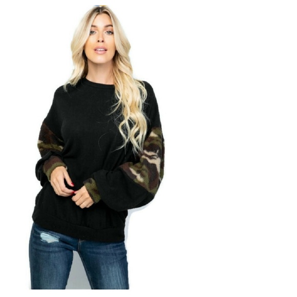 Boutique Long Bubble Camo Sleeve Contrast Top - Picture 3 of 8